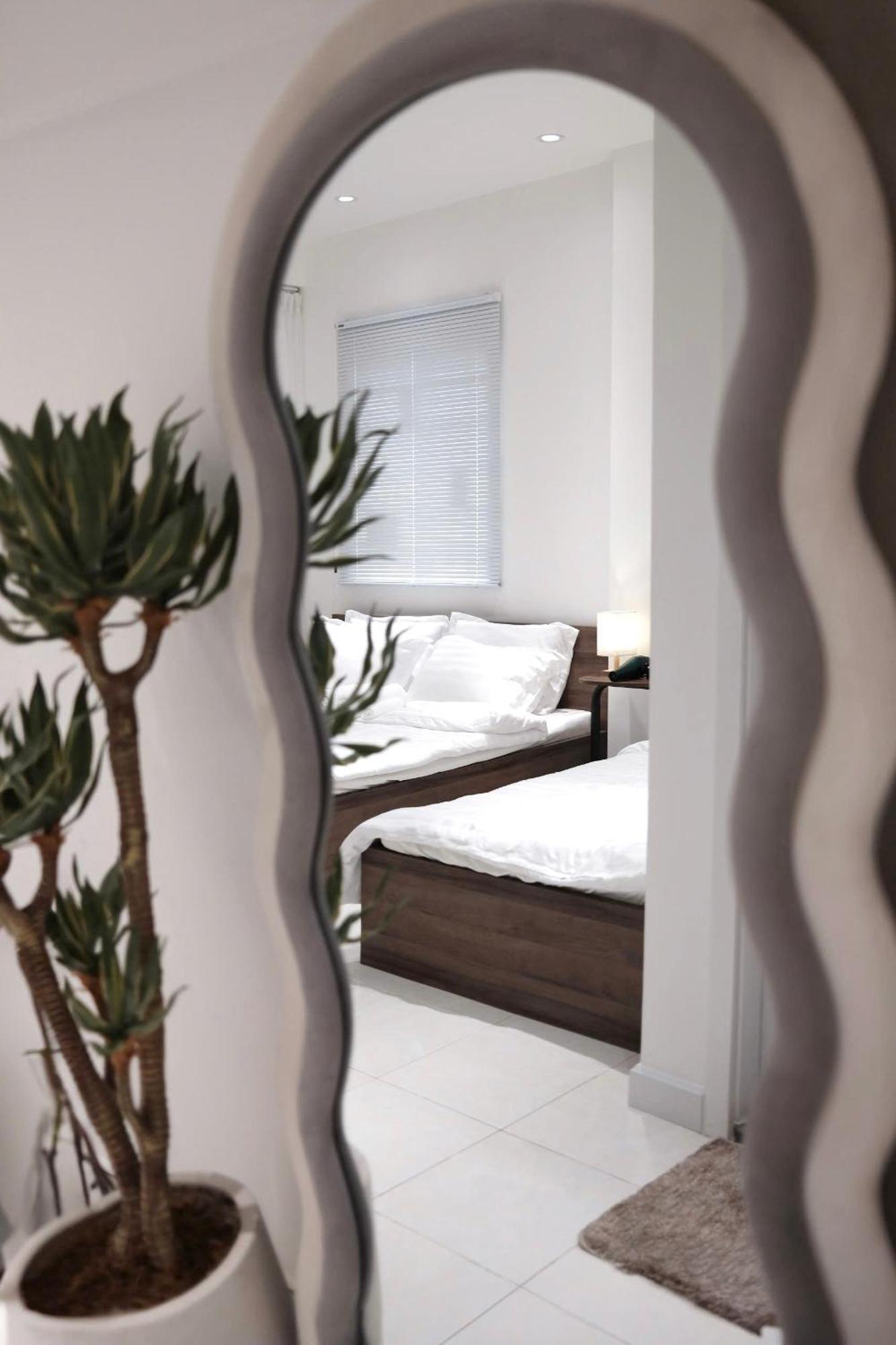 Benhouse Homestay Хошимин Экстерьер фото